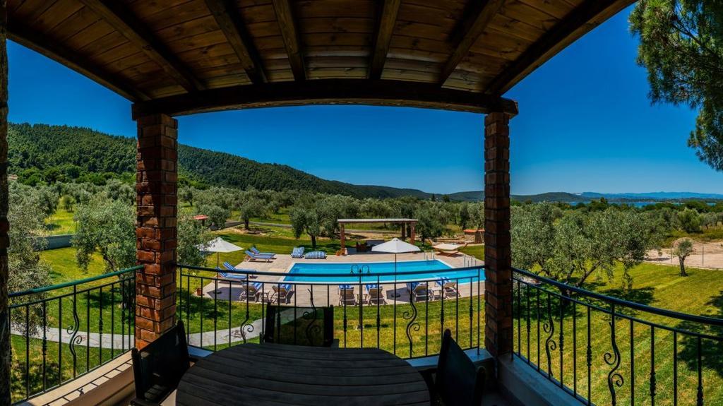 Mediterraneo Luxury Suites Halkidiki Vourvourou Exterior foto